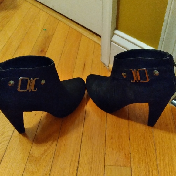 G BY GUESS black heels EUC - Picture 2 of 5